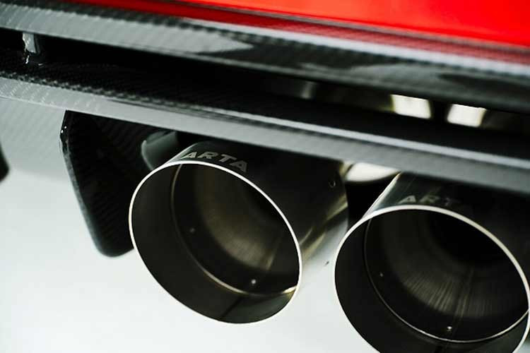 Về vận hành, Civic Type R ARTA GT được nâng cấp hệ thống xả ARTA x HKS, bộ intercooler ARTA x HKS, ECU hiệu năng cao của HKS, bộ turbo thể thao, két làm mát dầu HKS và vi sai chống trượt Cusco Type-RS.