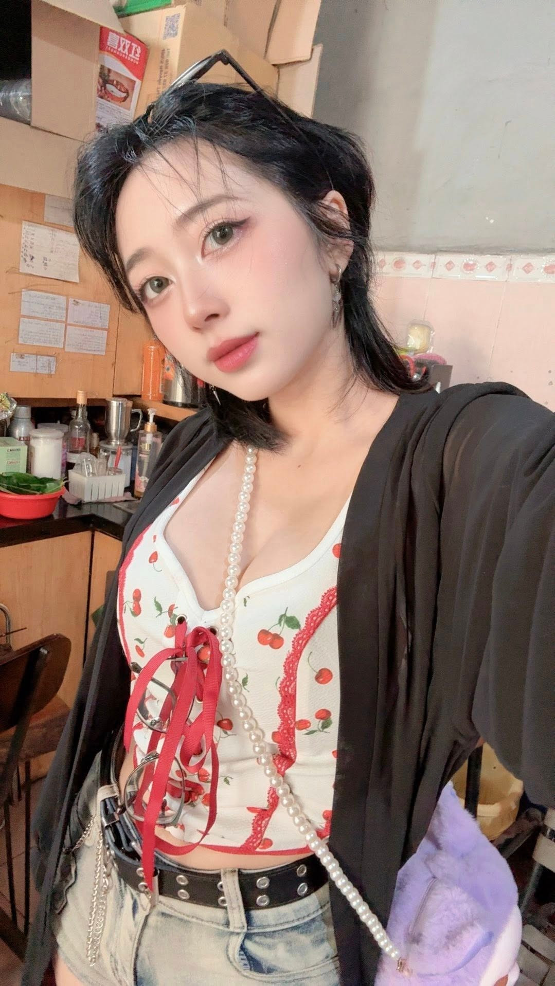 Là gương mặt quen thuộc trong cộng đồng LMHT Việt Nam, Mercury Nguyen luôn biết cách cân bằng giữa đam mê và cá tính. Cô liên tục làm mới hình ảnh, vừa tinh tế vừa “đủ liều” để khiến khán giả phải nhớ nhung, xao xuyến. Ảnh sử dụng trong bài: FBNV