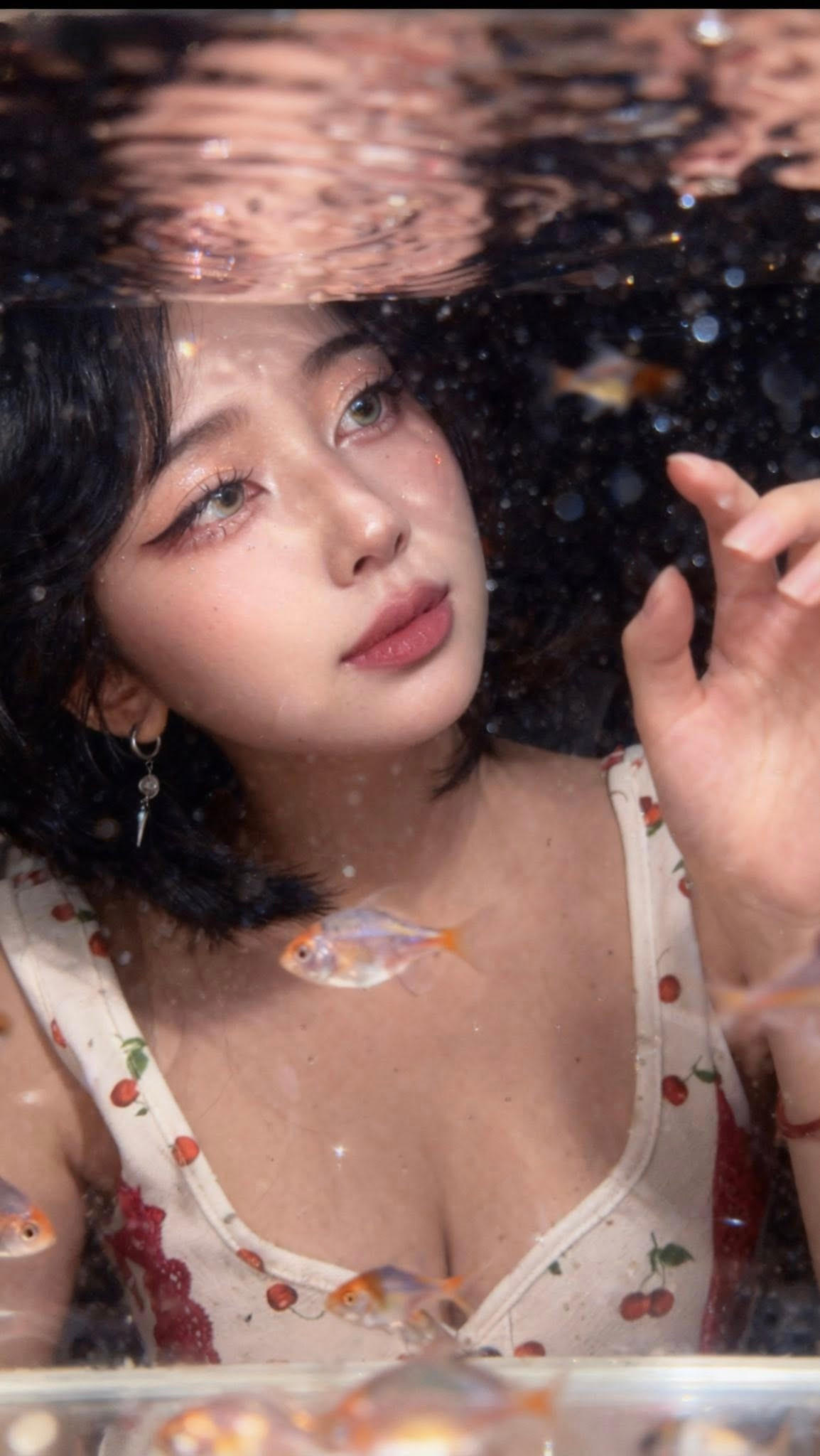 Mercury từng khiến dân mạng “sốt xình xịch” mỗi lần xuất hiện tại các sự kiện với phong thái chuyên nghiệp, tự tin và vô cùng bản lĩnh.