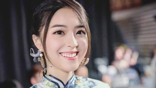 Một điều chắc chắn là, để có thể can đảm từ bỏ danh tiếng và bắt đầu lại từ "con số 0" thì không phải ai cũng làm được. Dù hình ảnh hiện tại của nữ MC không còn lung linh, nhưng trong mắt nhiều người, Wen Shan vẫn là hình mẫu của sự kiên cường, thực tế và bản lĩnh.