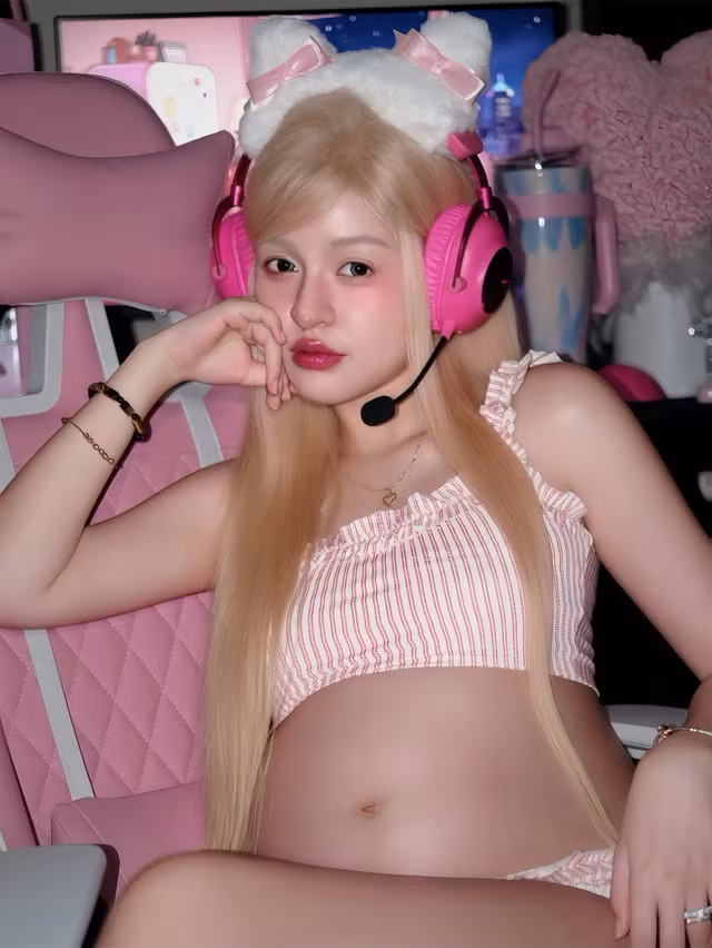 Hàng loạt bình luận tích cực đã được để lại dưới bài đăng, dành những lời khen "có cánh" cho nhan sắc ngày càng thăng hạng của cô nàng.