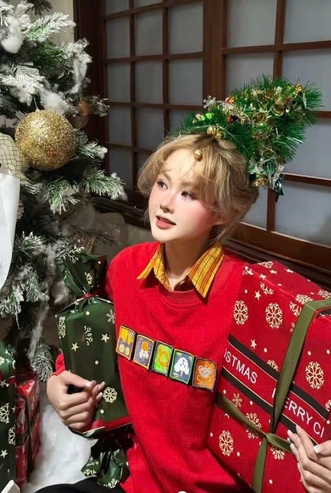 View - Trend buộc tóc cây thông Noel gây sốt mùa Giáng sinh 2025 | Báo Tri thức và Cuộc sống - TIN TỨC PHỔ BIẾN KIẾN THỨC 24H