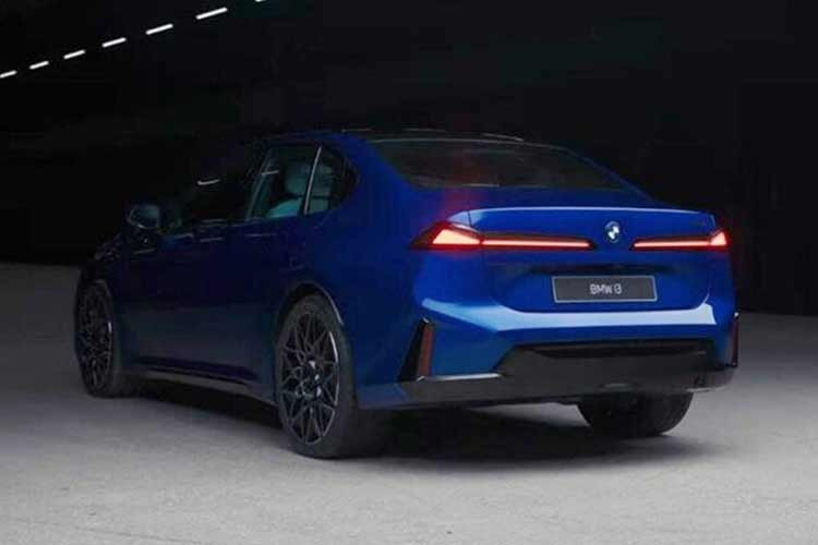 Cụ thể, BMW cho biết khoảng 30% vật liệu cấu thành xe đến từ nguồn tái chế. Nhôm tái chế được sử dụng trong nhiều bộ phận như hệ thống treo, mâm xe và vỏ mô-tơ phía sau. Đáng chú ý, khoảng 70% bộ mâm đa chấu được sản xuất từ nhôm tái chế, trong khi 80% các chi tiết khớp treo trước và sau cũng sử dụng vật liệu thứ cấp.