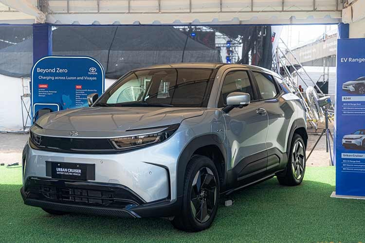 Toyota Motor Philippines vừa chính thức công bố giá bán cho mẫu xe SUV thuần điện hoàn toàn mới Urban Cruiser 2026, đánh dấu bước tiến mới của hãng trong phân khúc xe điện tại thị trường này. Theo đó, mẫu SUV điện đô thị có giá khởi điểm 2,135 triệu peso (tương đương 940 triệu đồng).