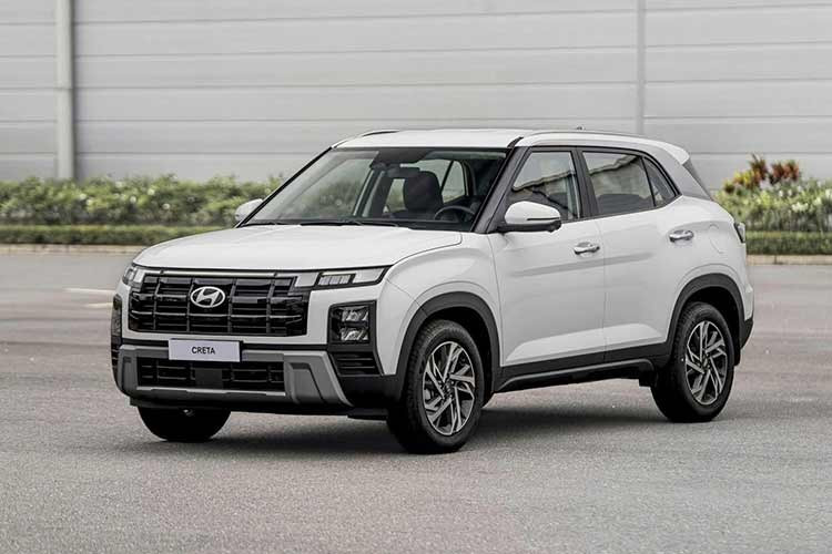 6. Hyundai Creta: 645 xe ﻿Mẫu xe SUV hạng B Hyundai Creta nâng cấp mới vào năm ngoái đã thu hút lượng lớn khách hàng trẻ nhờ thiết kế phá cách và mức giá dễ tiếp cận. Với doanh số 645 xe bán ra, Creta đã "vượt mặt đối thủ" Toyota Yaris Cross để xếp ở vị trí thứ 6.