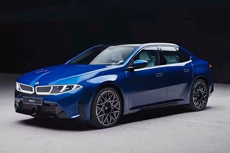 Qua những hình ảnh rò rỉ, BMW i3 Sedan 2027 mới cho thấy ngôn ngữ thiết kế khác biệt so với các dòng BMW hiện tại, với phong cách hiện đại và tối giản hơn. Đây cũng được xem là hướng đi thiết kế chủ đạo cho các mẫu xe điện thế hệ tiếp theo của hãng xe Đức.