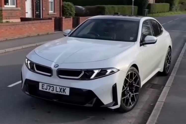 Dự kiến, BMW sẽ công bố đầy đủ thiết kế và thông số kỹ thuật của i3 Sedan trong sự kiện ra mắt ngày 18/3/2026 tới. Bên cạnh đó, hãng cũng được cho là sẽ tiếp tục phát triển phiên bản 3-Series động cơ đốt trong với thiết kế tương đồng trong thời gian tới.