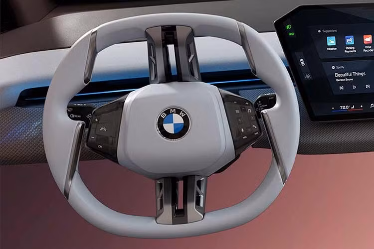 Theo BMW, nhờ những giải pháp này, phiên bản i3 50 xDrive – dự kiến sử dụng hệ truyền động tương tự "người anh em" iX3 với công suất khoảng 463 mã lực và mô-men xoắn 645Nm, cho phép tăng tốc 0-100 km/h dưới 5 giây.