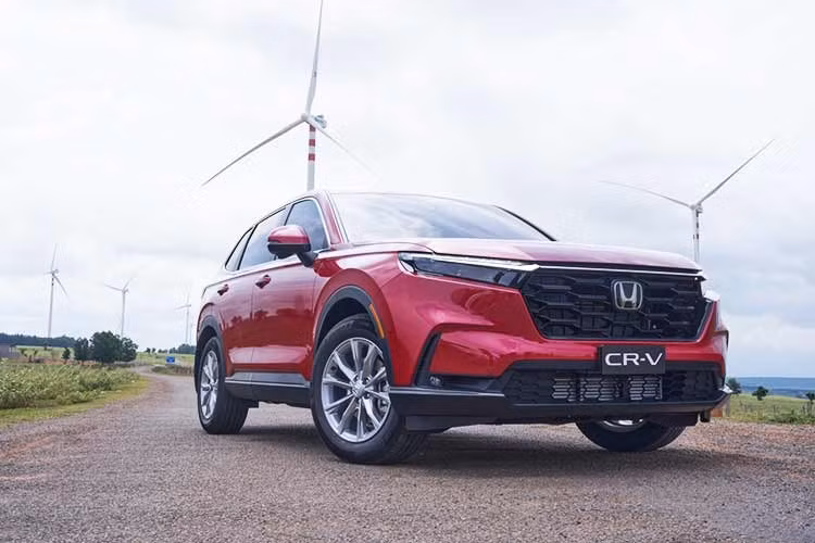 Tuy nhiên, với mức giá khởi điểm cao hơn trước khiến đại diện nhà Honda trở nên khó tiếp cận hơn trong phân khúc CUV hạng C tại Việt Nam - nơi những cái tên như Mazda CX-5, Ford Territory hay Hyundai Tucson có sức bán tốt đều sở hữu giá “trần” chưa tới 1 tỷ đồng.