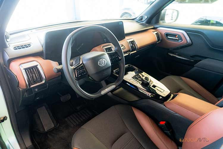 Các trang bị tiện nghi dự kiến trên SUV thuần điện Toyota Urban Cruiser bao gồm màn hình giải trí 10,1 inch tương thích Apple CarPlay và Android Auto không dây, dàn âm thanh 9 loa, tiêu chuẩn an toàn với 7 túi khí và các hệ thống hỗ trợ lái hiện đại.