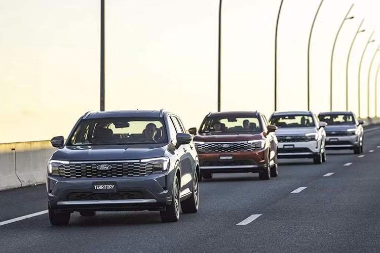 5. Ford Territory - 730 xe ﻿Trong tháng 2 vừa qua, Ford Territory đạt doanh số với 730 xe bán ra. Mẫu SUV hạng C này đang dần xây dựng được vị thế riêng với phiên bản nâng cấp nhờ thiết kế hiện đại, nhiều trang bị công nghệ và mức giá dễ tiếp cận so với các đối thủ trong cùng phân khúc.