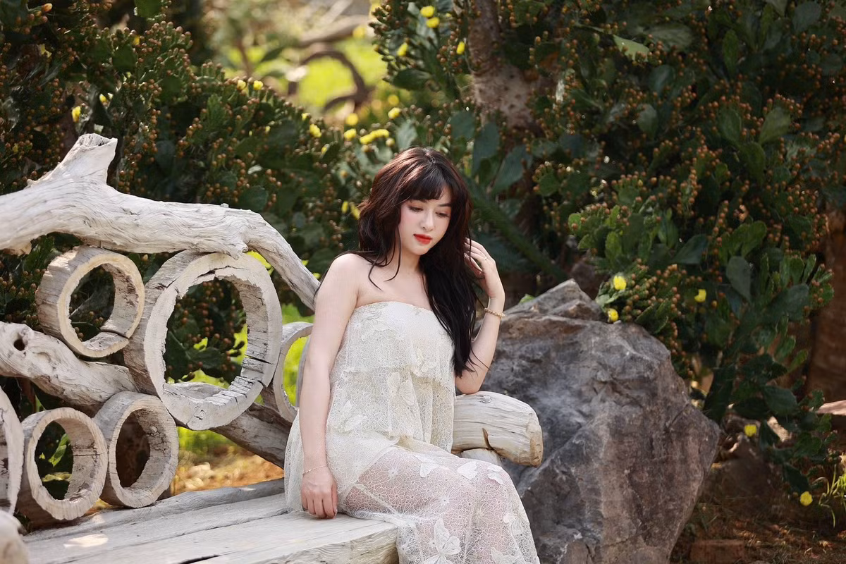 Sau khi kết hôn và có cuộc sống viên mãn bên chồng đại gia, Tâm Tít dần rút khỏi showbiz nhưng vẫn luôn nhận được sự quan tâm của công chúng. Cô hiện đang tận hưởng cuộc sống sang chảnh, hạnh phúc và vẫn giữ được nhan sắc "không tuổi".