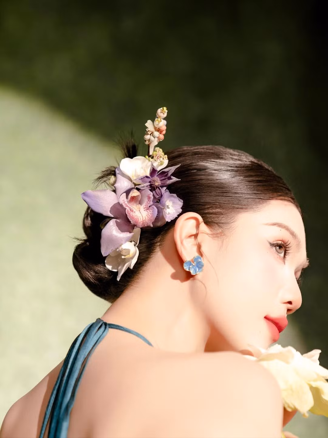 Loạt ảnh này không chỉ cho thấy sự đa dạng trong phong cách của Ngọc Trinh mà còn khẳng định sức hút bền bỉ của cô trong làng giải trí.