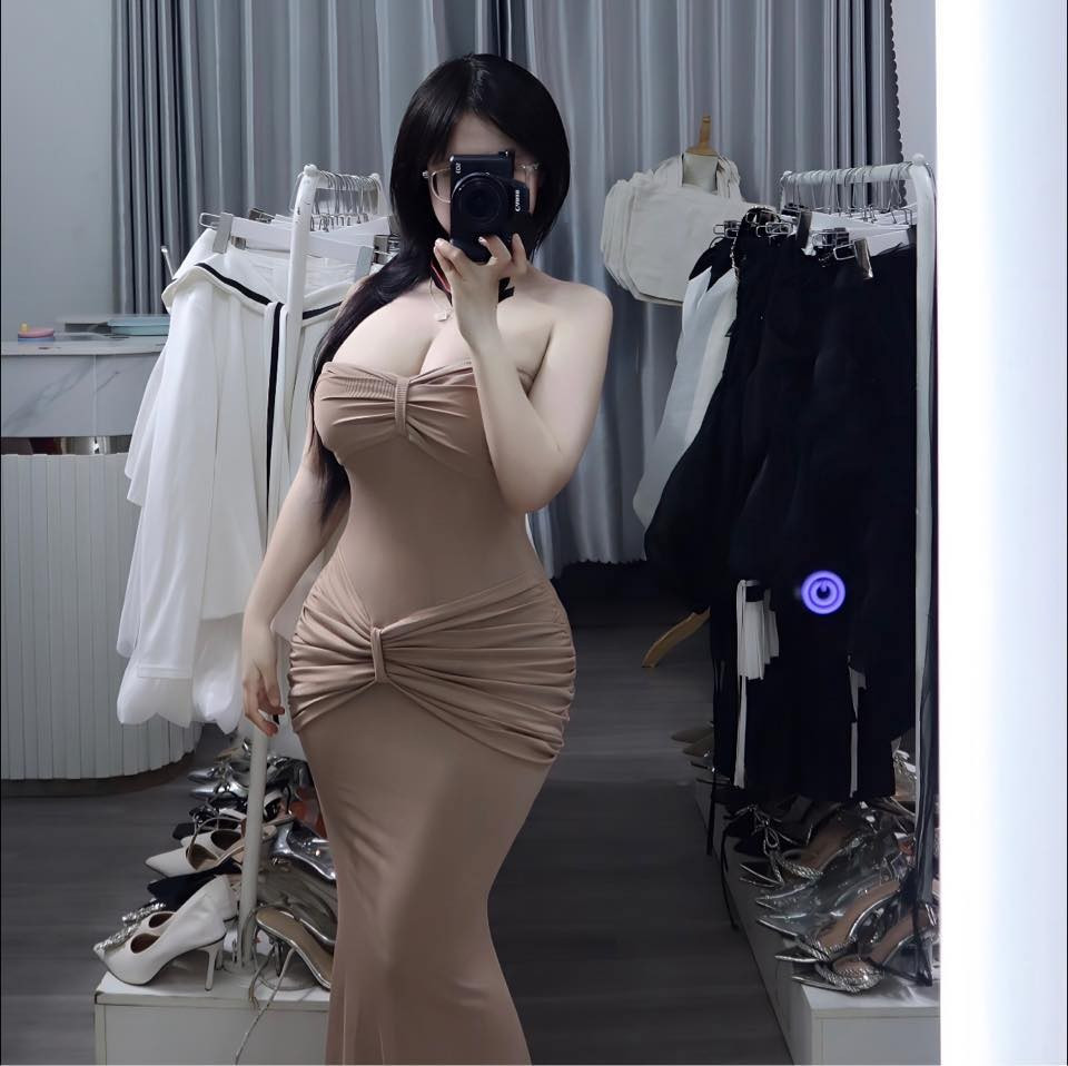 Chính sự pha trộn hài hòa này đã giúp bộ ảnh cosplay Bạch Tuyết mới đây của nàng hot girl Instagram trở nên khác biệt và độc đáo, không hề bị rập khuôn hay nhàm chán.