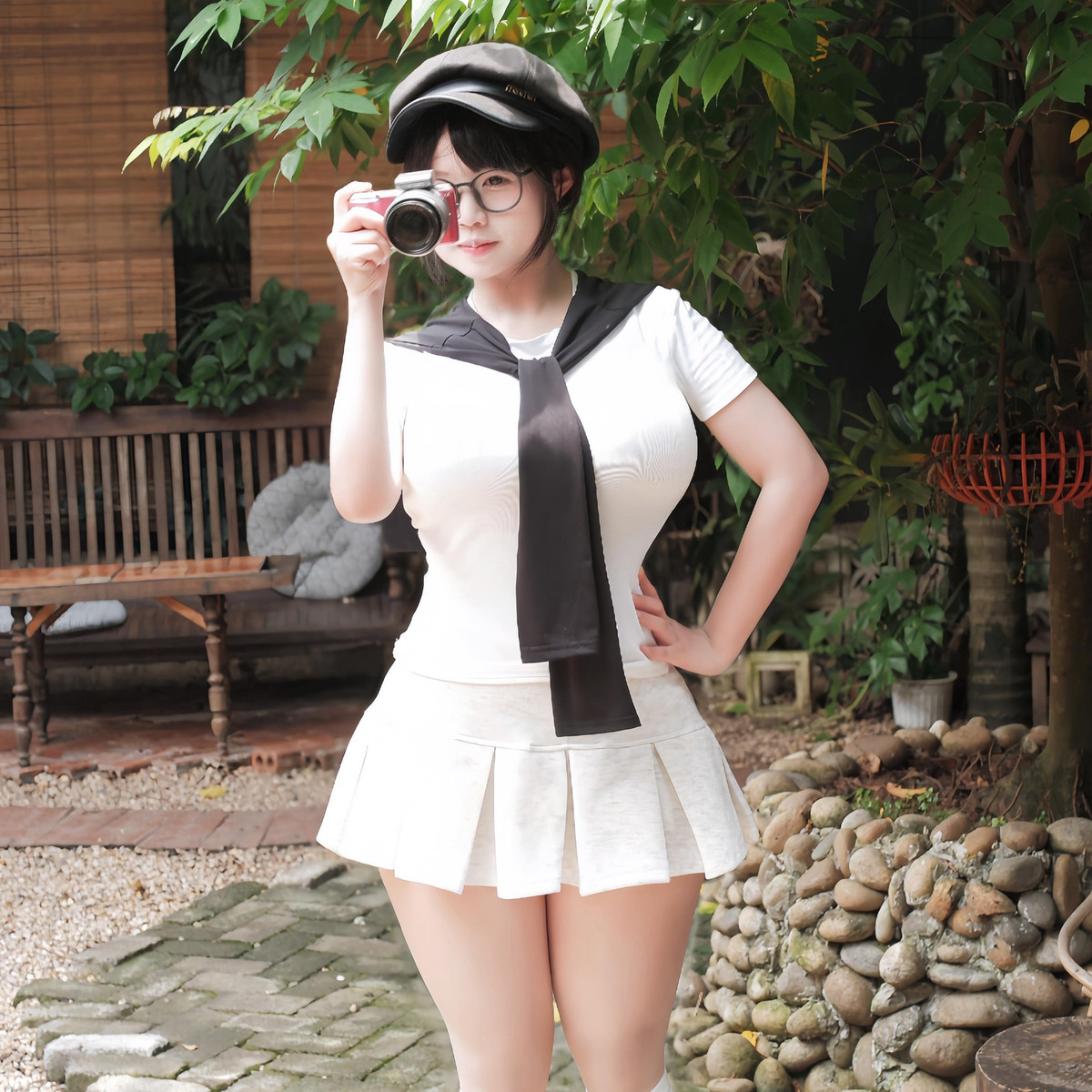 Đặc biệt, thần thái biểu cảm của nàng hot girl được đánh giá cao hơn hẳn. Cô không chỉ diễn tả sự ngây thơ, dịu dàng của nàng công chúa bị lưu lạc mà còn toát lên vẻ mạnh mẽ, tự tin của một cô gái hiện đại.