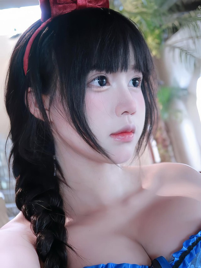 Từ ánh mắt, nụ cười cho đến từng cử chỉ, tất cả đều được thể hiện một cách tinh tế và đầy cuốn hút đến từ nàng hot girl Instagram này khi cosplay nhân vật hoạt hình nổi tiếng.
