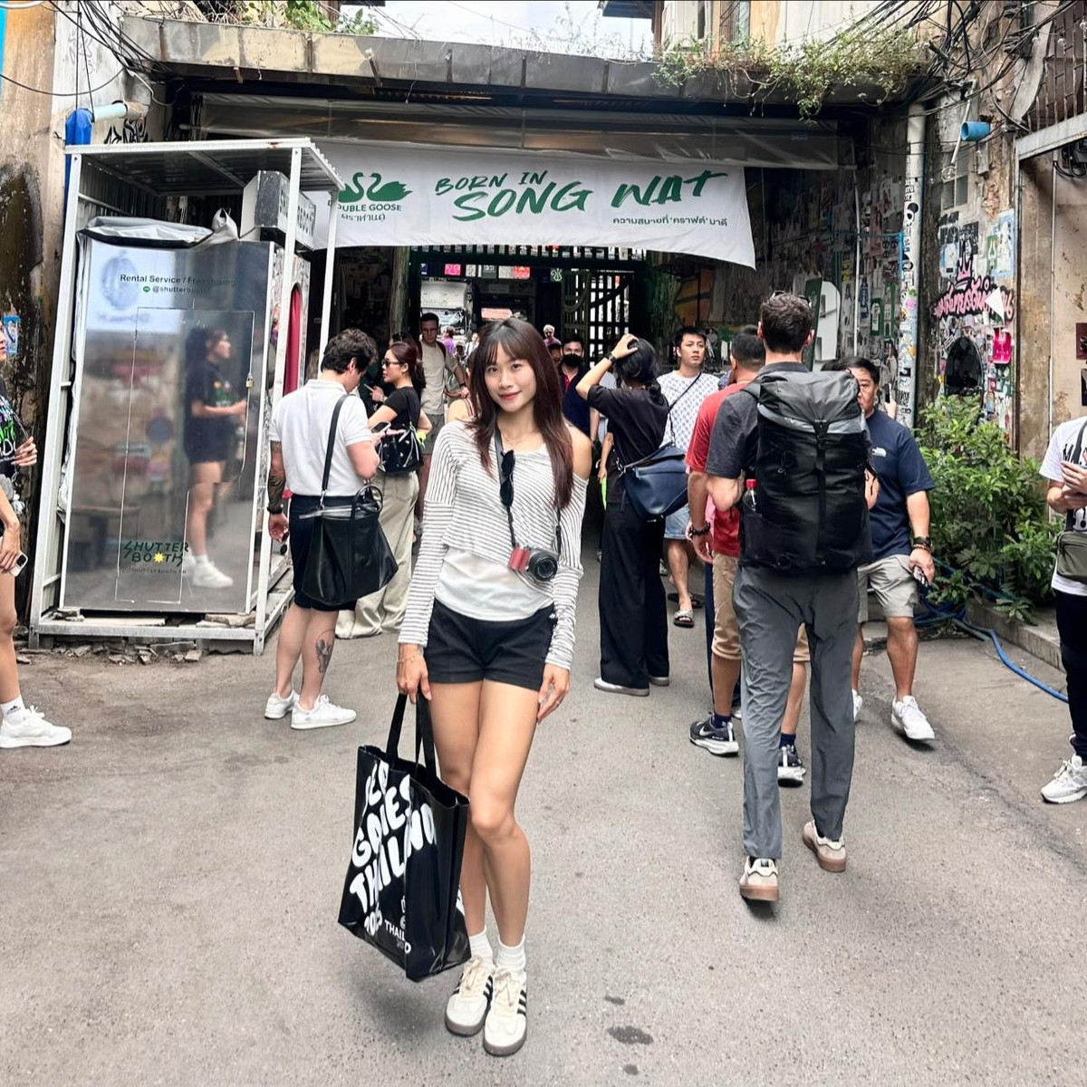 Nhiều người hâm mộ nhận xét rằng hình ảnh du lịch lần này cho thấy một Mỹ Tiên gần gũi, trẻ trung, khác với vẻ tập trung cao độ thường thấy trên đường piste.