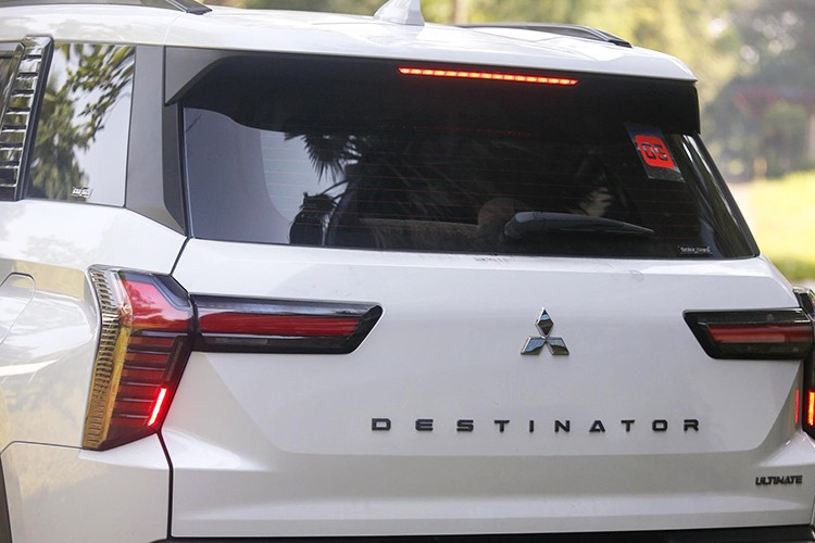 Ngoài ra, mẫu xe SUV Mitsubishi Destinator 2026 mới cũng tích hợp hệ thống hỗ trợ lái tiên tiến ADAS, nâng cao độ an toàn và hỗ trợ người lái trong nhiều tình huống vận hành.