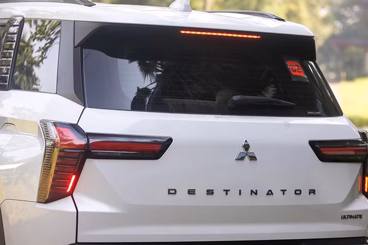 Ngoài ra, mẫu xe SUV Mitsubishi Destinator 2026 mới cũng tích hợp hệ thống hỗ trợ lái tiên tiến ADAS, nâng cao độ an toàn và hỗ trợ người lái trong nhiều tình huống vận hành.