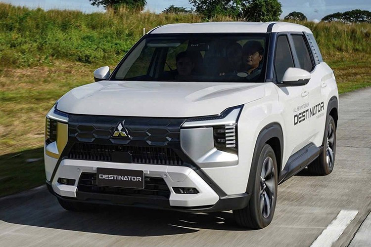 Trước thời điểm ra mắt, Mitsubishi Motors Việt Nam đã triển khai chương trình ưu đãi dành cho khách hàng đặt cọc trước từ ngày 15/10 đến trước ngày ra mắt xe.