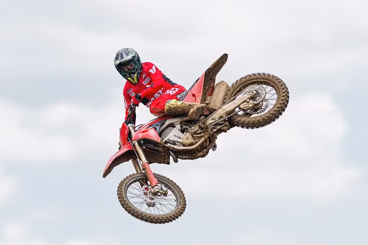 Hành trình phuộc của mẫu xe cào cào địa hình này chưa được tiết lộ nhưng sẽ vào khoảng 300mm, với tỷ lệ van và lò xo được thiết lập phù hợp cho vai trò mới của phuộc.