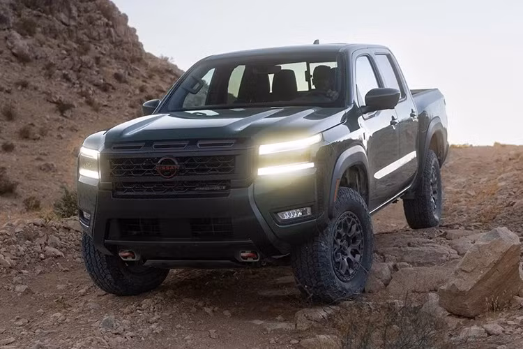 Điều bất ngờ là Nissan không chọn Thái Lan – thị trường bán tải lớn nhất Đông Nam Á – làm nơi giới thiệu mẫu xe chiến lược, dù Triển lãm Ô tô Quốc tế Thái Lan sẽ khai mạc ngay sau đó vào ngày 28/11. Tại sự kiện này, chỉ có một phiên bản Navara cũ được nâng cấp nhẹ được mang đến trưng bày.