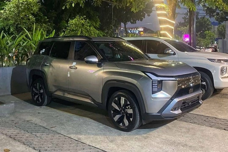 Hiện giá bán của Mitsubishi Destinator 2026 vẫn chưa được tiết lộ nhưng theo một số nguồn tin mức giá của Destinator sẽ cực hợp ví để gia tăng lợi thế cạnh tranh với Mazda CX-5 hay Ford Territory, dao động từ 700-800 triệu