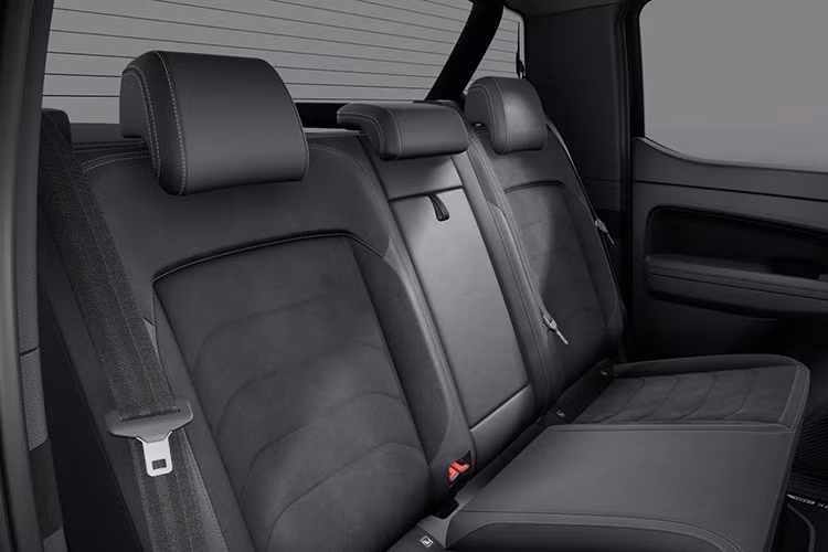 Tất cả các phiên bản của mẫu xe bán tải Volkswagen Amarok thế hệ thứ hai được bán tại châu Âu đều có hệ dẫn động cầu sau hoặc dẫn động bốn bánh toàn thời gian (4Motion).