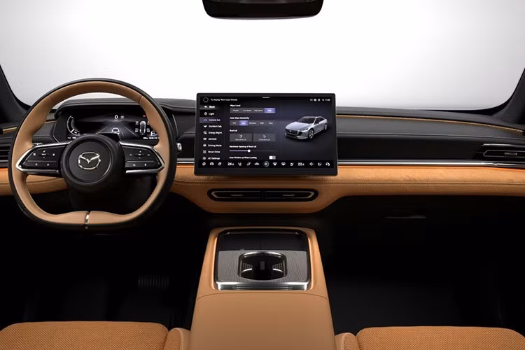 Nội thất Mazda3e sẽ mang phong cách công nghệ cao, tương tự như các mẫu SUV điện mới nhất của Mazda. Xe có thể được trang bị màn hình HUD thực tế tăng cường kích thước tới 50 inch, chip xử lý ô tô 3nm, hệ thống hỗ trợ lái cấp độ 2+ với cảm biến LiDAR tiêu chuẩn.