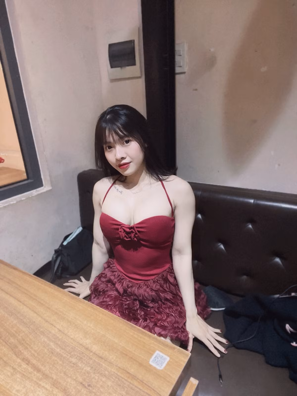 Không chạy theo hình ảnh quá "bánh bèo", Kim Nhiệt xây dựng phong cách khỏe khoắn, tích cực, truyền cảm hứng cho nhiều bạn trẻ theo đuổi việc tập luyện thể thao, chăm sóc bản thân.