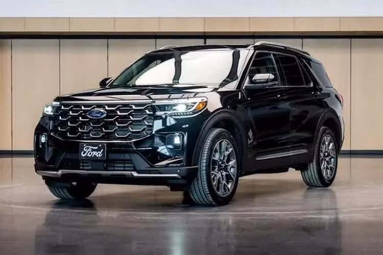 Chiếc xe Ford Explorer độc nhất vô nhị này là món quà cá nhân từ CEO Ford Jim Farley tới Giáo hoàng Leo XIV. Điểm đặc biệt là Ford hiện không sản xuất phiên bản hybrid cho Explorer Platinum, vì vậy hệ truyền động hybrid V6 3.3L trên chiếc Explorer này được lấy từ mẫu Police Interceptor Utility.