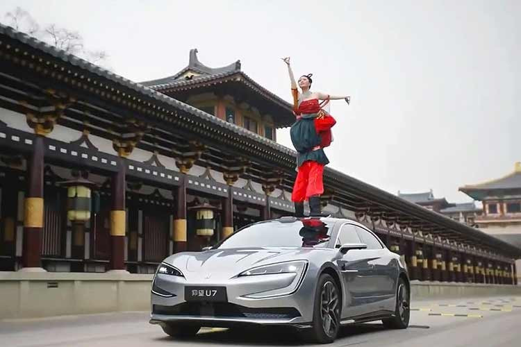 Chưa hết, Yangwang U7 2026 còn được trang bị hệ thống lái thông minh “God’s Eye A” (DiPilot 600). Hệ thống hỗ trợ dẫn đường này hoạt động không phụ thuộc vào bản đồ với độ chính xác cao.