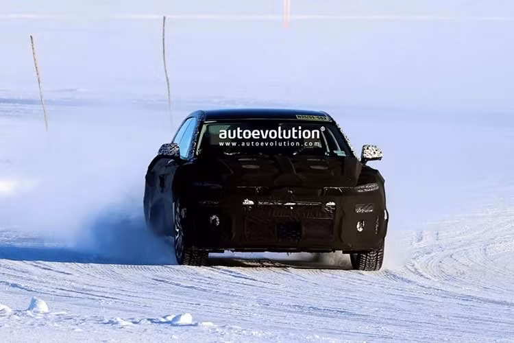 Về hệ truyền động, Grandeur phiên bản nâng cấp dự kiến không có nhiều thay đổi. Các tùy chọn động cơ nhiều khả năng vẫn bao gồm hệ truyền động hybrid tăng áp 1.6L, động cơ xăng hút khí tự nhiên 2.5L và động cơ V6 3.5L – phiên bản mạnh nhất – với cả lựa chọn chạy xăng hoặc LPG.