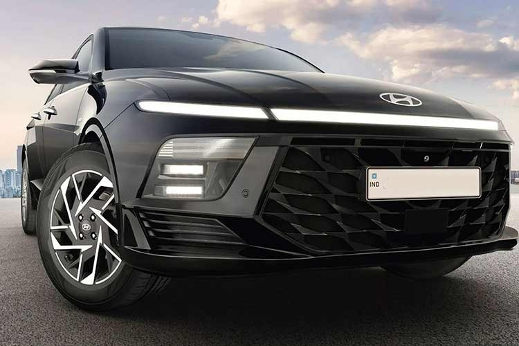 Hyundai đã tung ra chiến dịch marketing mới mang tên “Respect The Young” nhằm tôn vinh sự ảnh hưởng ngày càng lớn của giới trẻ Ấn Độ trong nhiều lĩnh vực khác nhau. Theo hãng, chiến dịch này phản ánh cách Accent mới được định vị là một mẫu sedan cao cấp thiên về hiệu năng dành cho nhóm khách hàng trẻ đầy khát vọng. Hyundai Accent mới sẽ tiếp tục cạnh tranh với các đối thủ như Honda City, Skoda Slavia và Volkswagen Virtus tại Ấn Độ.