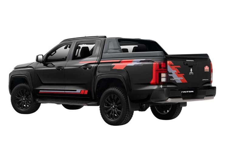 Các phiên bản đặc biệt này được trang bị nhiều chi tiết riêng biệt so với Triton tiêu chuẩn, đồng thời được sản xuất với số lượng giới hạn. Trong đó, Triton Athlete Championship Edition chỉ được sản xuất 150 xe, có giá bán 169.980 RM (tương đương 1,12 tỷ đồng).