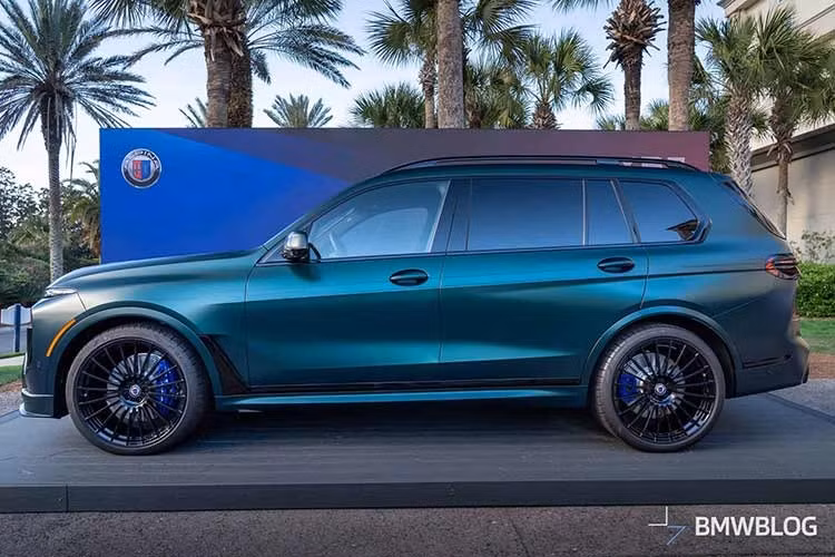 Giờ đây, câu chuyện đó sắp khép lại khi Alpina nói lời tạm biệt với dòng SUV hạng sang hiệu năng cao XB7 bằng một phiên bản đặc biệt giới hạn, mang nhãn hiệu Manufaktur. Phiên bản này sở hữu những tính năng và ngoại hình độc đáo, đảm bảo thu hút mọi ánh nhìn.