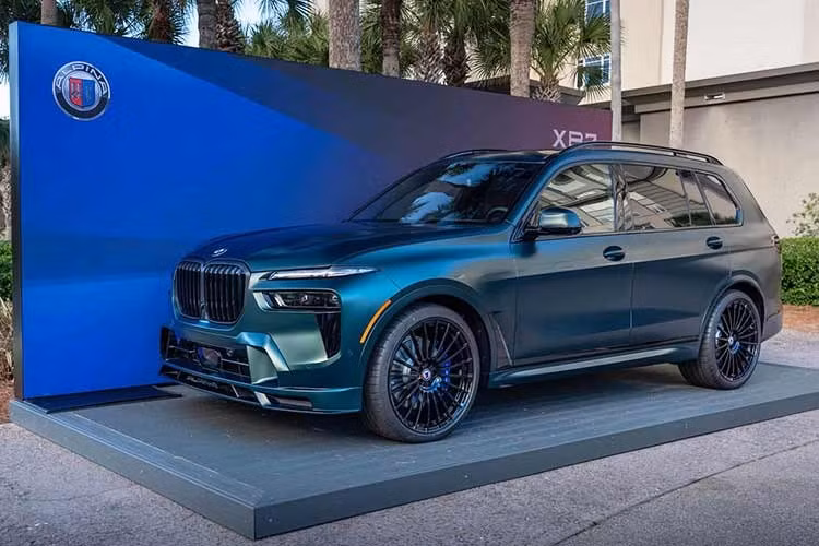 Mẫu xe SUV hạng sang BMW Alpina XB7 đầu tiên ra mắt tại Spartanburg, Nam Carolina vào năm 2020. Đây cũng là chiếc xe đầu tiên được chế tạo bên ngoài xưởng Alpina ở Buchloe, không xa trụ sở chính của BMW tại Munich.