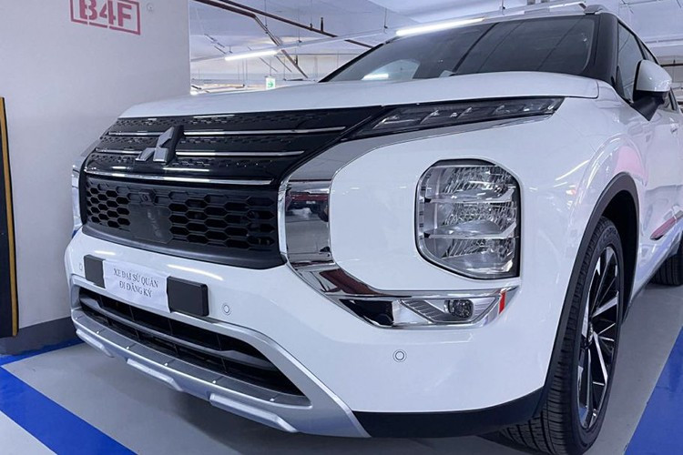 Sự xuất hiện của Destinator giúp danh mục SUV của Mitsubishi trẻ hóa đáng kể, đồng thời mang lại hình ảnh tươi mới hơn so với "người anh em" Outlander thế hệ cũ từng có mặt trên thị trường Việt Nam.