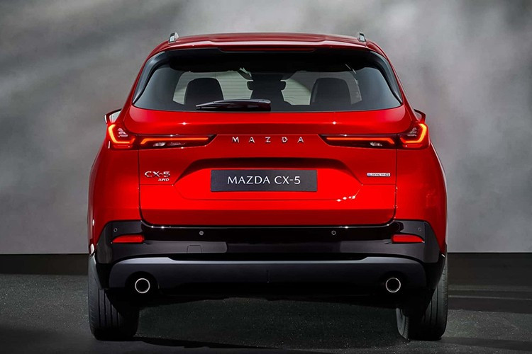 Về vận hành, xe sử dụng động cơ 2.5L mild-hybrid e-SKYACTIV G. Hệ dẫn động bốn bánh AWD có thể xuất hiện trên bản cao cấp nếu Mazda quyết định mở bán đầy đủ tại Việt Nam. Gói an toàn i-Activsense nhiều khả năng vẫn được trang bị với các tính năng như phanh tự động, cảnh báo điểm mù, giữ làn đường,...