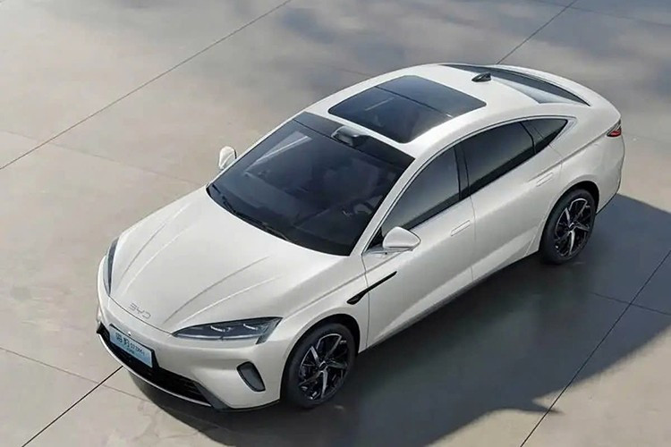 Dự kiến, mẫu xe sedan BYD Seal 07 EV thuẩn điện sẽ được ra mắt tại thị trường quê nhà Trung Quốc vào năm sau, sau đó sẽ là các thị trường khác và rất có thể sẽ sớm bán tại Việt Nam.