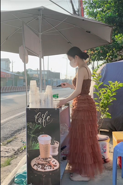 Căn cứ theo các đoạn clip trên trang TikTok, cô nàng còn là một gymer và các nội dung đăng tải của hot girl cũng thu hút nhiều sự quan tâm của dân mạng.