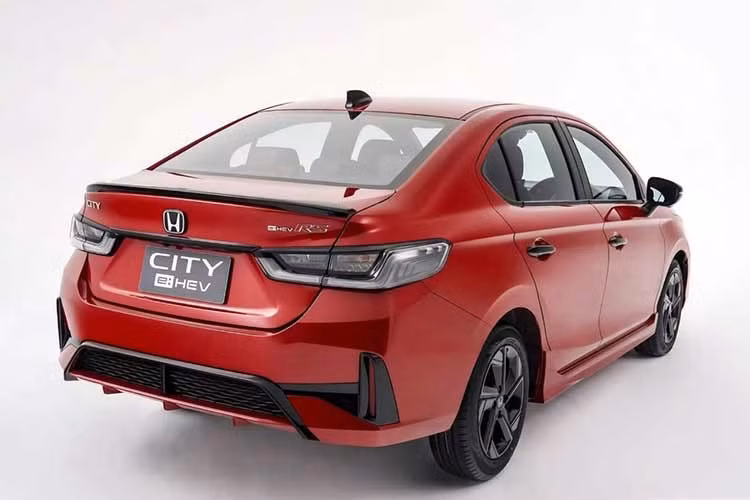 Tại Thái Lan, Honda City 2026 được phân phối với hai kiểu thân xe sedan và hatchback. Các phiên bản gồm TURBO S CVT, e V, e SV và e RS. Tại Việt Nam, nhiều khả năng Honda vẫn chỉ phân phối biến thể sedan, tương tự chiến lược đã được duy trì trong nhiều năm qua.