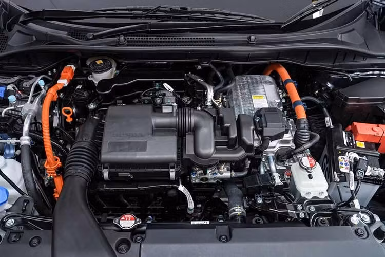 Sức mạnh được truyền động qua hộp số tự động vô cấp CVT và hệ dẫn động cầu trước. Động cơ này đáp ứng tiêu chuẩn nhiên liệu E20 và có mức phát thải khí CO2 dừng lại ở mức 99 g/km. Nếu Honda City 2026 được đưa về Việt Nam, cấu hình động cơ và trang bị có thể có sự điều chỉnh để phù hợp với chiến lược sản phẩm của Honda Việt Nam.
