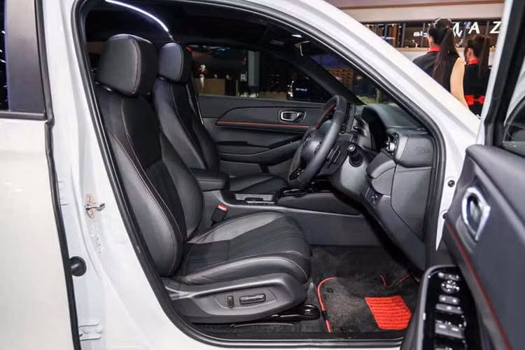 Dù mang thương hiệu Mugen và có diện mạo thể thao hơn, tuy nhiên Honda HR-V Mugen 2026 mới ra mắt thị trường Indonesia không được nâng cấp sức mạnh động cơ.