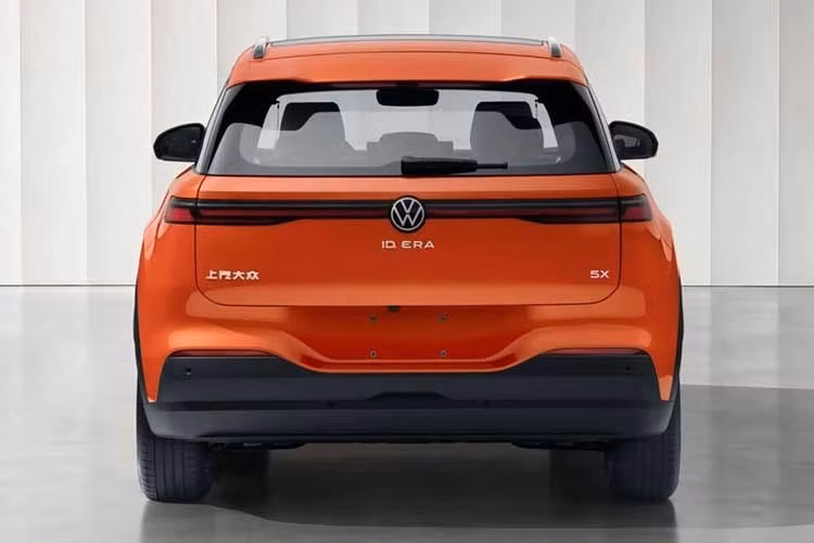 Kích thước dài x rộng x cao của Volkswagen ID. Era 5X lần lượt là 4.560 x 1.896 x 1.630 mm cao và chiều dài cơ sở đạt 2.815 mm. Khách hàng có thể lựa chọn mâm 17 inch, 18 inch hoặc 19 inch khi mua mẫu SUV cỡ C này. Các tùy chọn cá nhân hóa bao gồm đồ họa đèn, cản trước/sau, viền cửa sổ, cửa sổ trời toàn cảnh và giá nóc.