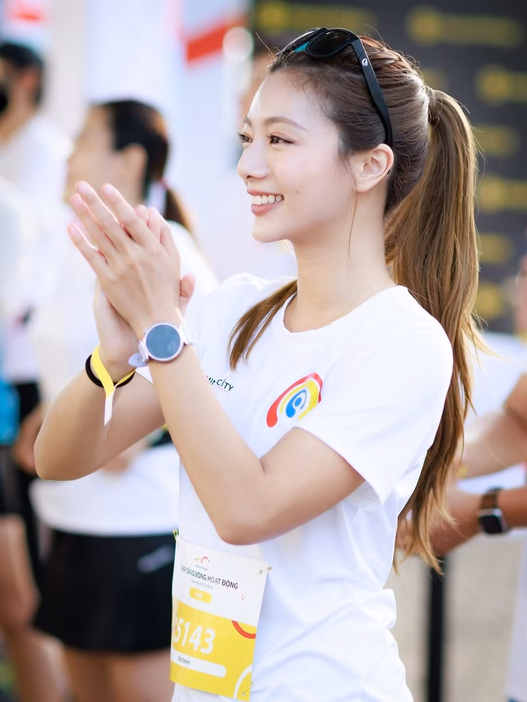 Năm 2017, Katleen từ Canada về Việt Nam để hỗ trợ phiên dịch cho võ sư Flores trong các chuyến giao lưu, thách đấu. Chính giai đoạn này đã giúp cô gần gũi hơn với môi trường trong nước và mở ra những cơ hội mới trong cuộc sống lẫn sự nghiệp.