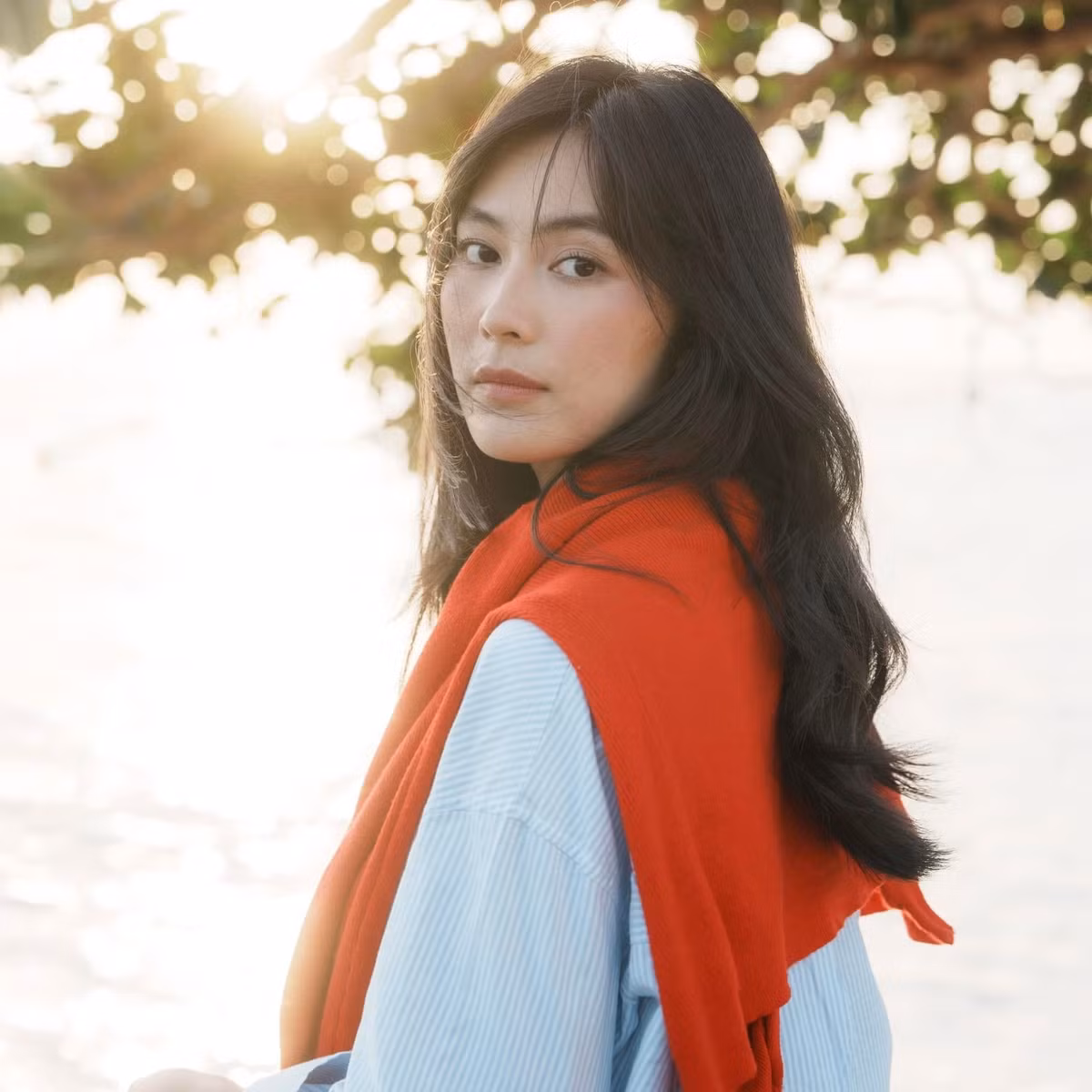 Helly Tống truyền cảm hứng cho hàng ngàn người trẻ về cách sống chậm lại, lắng nghe bản thân và trân trọng những điều nhỏ nhặt. Những gì cô thể hiện không chỉ là một hình ảnh đẹp, mà còn là một lối sống, một triết lý.