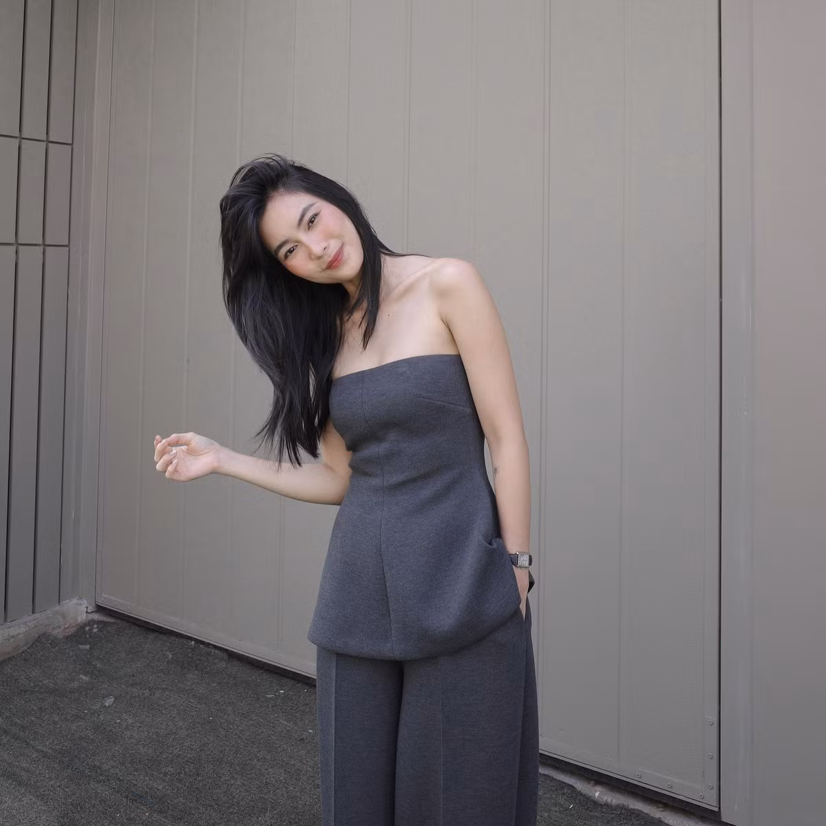 Helly Tống là người sáng lập của The Yên Concept, một thương hiệu cây xanh mang đến không gian sống tươi mới cho các gia đình.