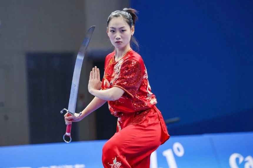 Sáng 15/12, Đặng Trần Phương Nhi - tuyển thủ wushu Việt Nam - thi đấu ở nội dung taolu (biểu diễn) tại SEA Games 33. Nữ VĐV sinh năm 2004 tranh tài ở nội dung toàn năng nữ với 3 bài thi: nam đao, nam quyền và nam côn. Cô hoàn thành trọn vẹn cả 3 bài biểu diễn, đạt tổng điểm 29.112, qua đó xếp hạng nhì chung cuộc và giành HCB.