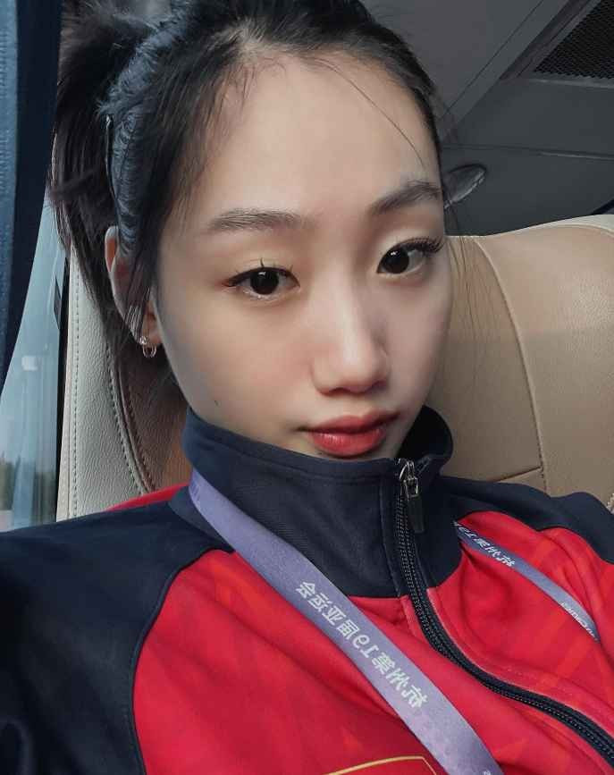 Trưởng thành từ Đội tuyển wushu Việt Nam, Phương Nhi không chỉ có tài năng nổi bật mà còn thu hút sự chú ý trên mạng xã hội nhờ ngoại hình nhỏ nhắn, dễ thương.